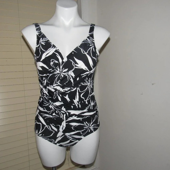 MIRACLESUIT Black White Print One-piece Slimming Swimsuit Size 8